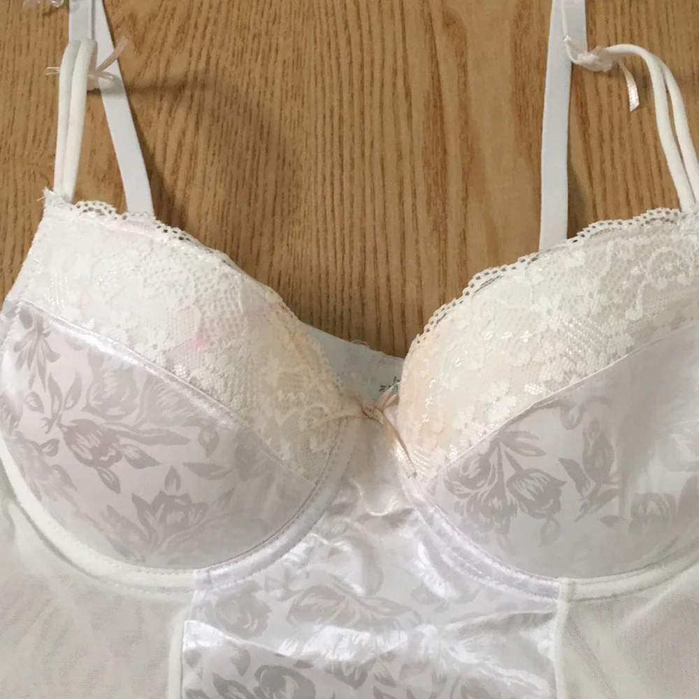New Women’s Rene Rofe Underwired Lingerie Chemise Gown Slip Ivory Size Medium